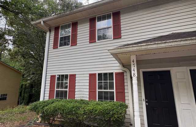 2 Bedroom Townhome in Flowery Branch!