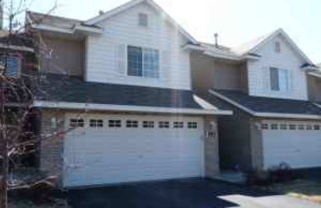 Spacious 3Br/3Ba TH in Eagan!!