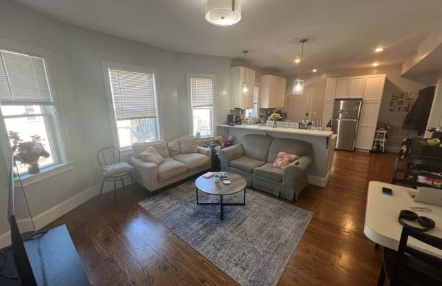 Very nice 3 bed 2 bath in Somerville... Don't miss out!