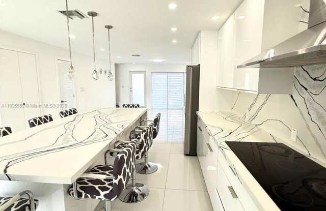 Photo of 10730 NW 7th St