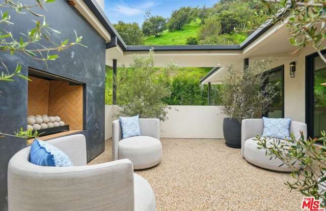 913 N Beverly Glen Blvd