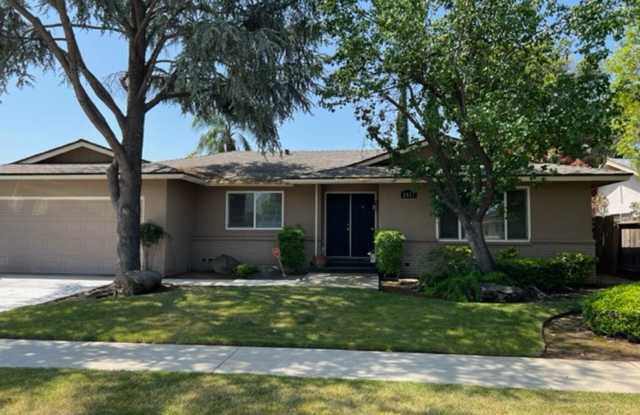 2817 E. Los Altos Ave