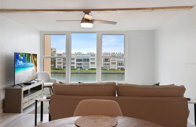 7560 BAY ISLAND DRIVE S