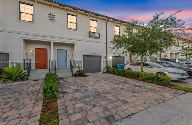 Photo of 730 SW 12th St