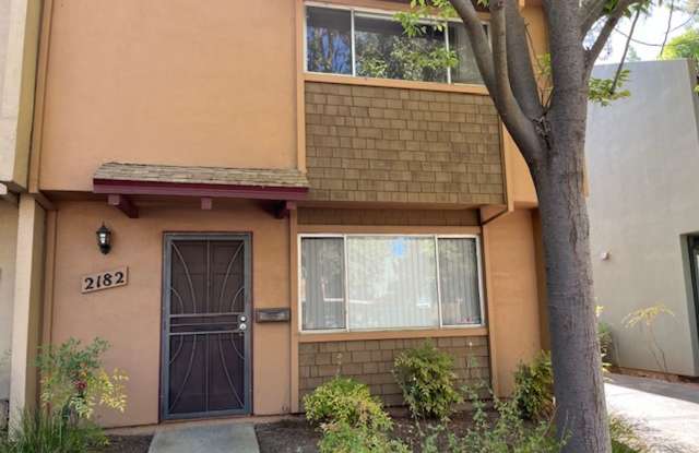 3 bedroom 1.5 bathroom condo in Davis