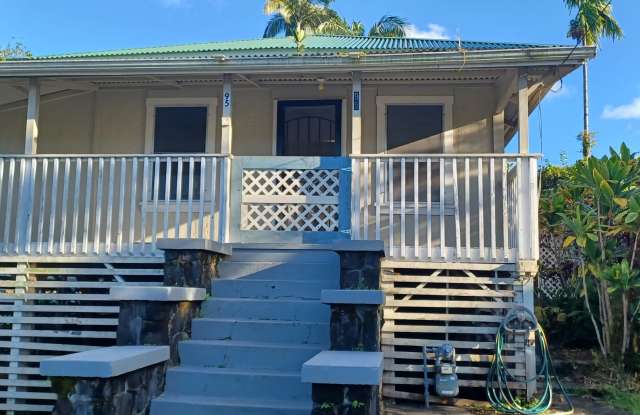 95 Kaumana Drive