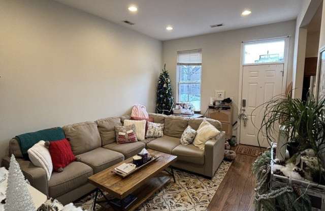 1644 N Hermitage Avenue unit: 2R