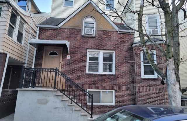 22 Nichols St