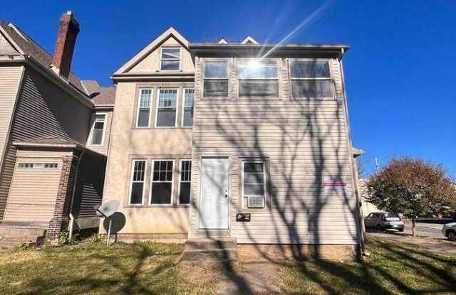 172 W 8th Avenue