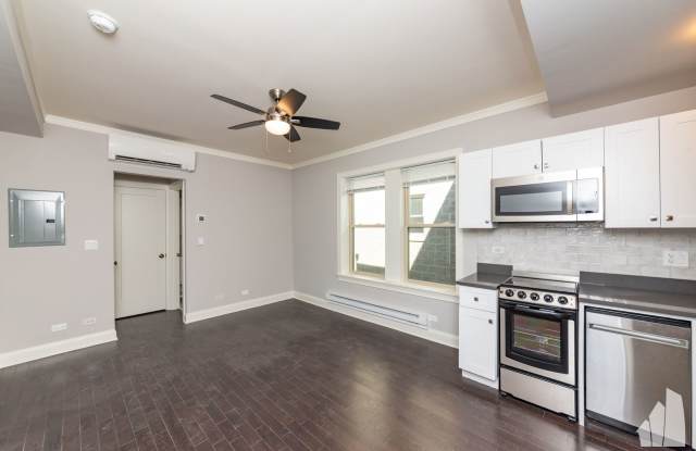 640 West Wrightwood Avenue