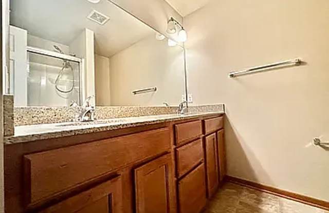 1758 N 177th Plz, Omaha, NE 68118