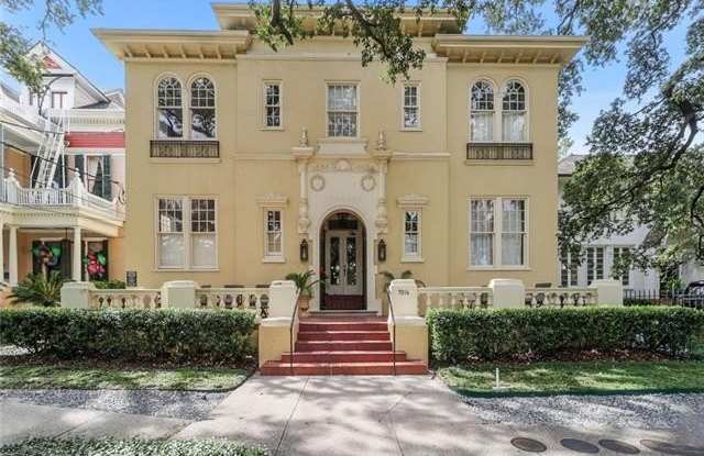 7014 SAINT CHARLES Avenue