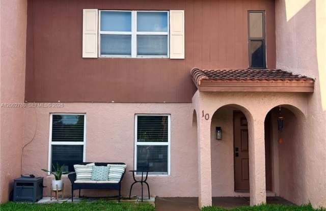 10 Laredo Pl