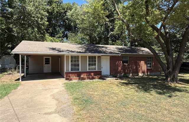 Nice home in Springdale