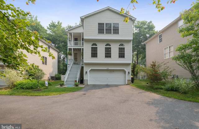 3275 ARUNDEL ON THE BAY ROAD