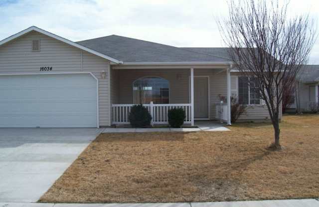 Photo of Spacious Yard on Quiet Cul-de-sac