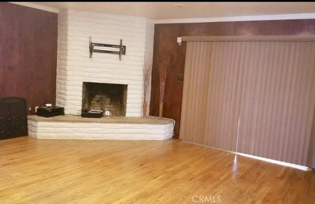 6146 Manzanar Avenue