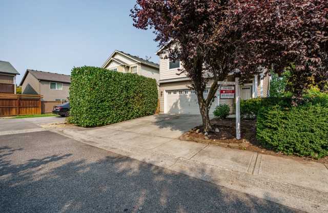 3 bedroom 2.5 Bath - On Dead End Street - Low Maintenance Fenced Yard - Community Center with Swimming Pool and Community Room