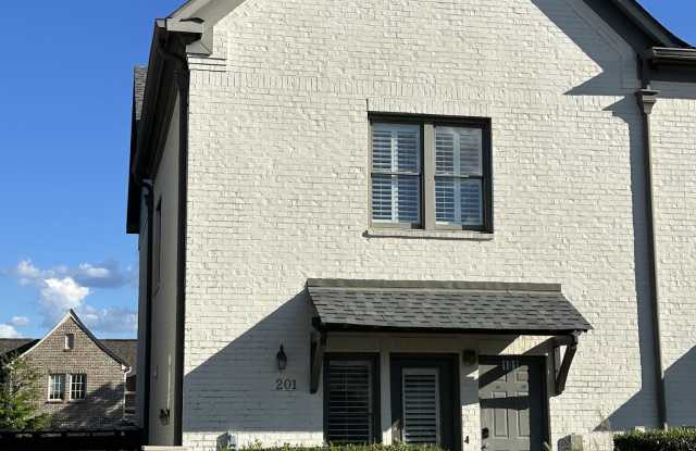 2301 Grand Ave, Apt 201