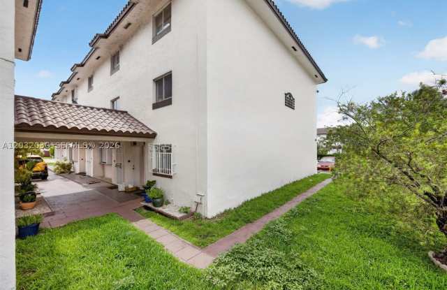 800 SW 104th Ct