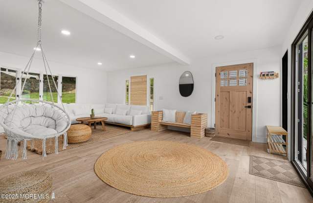 39 Upper Lakeview Avenue