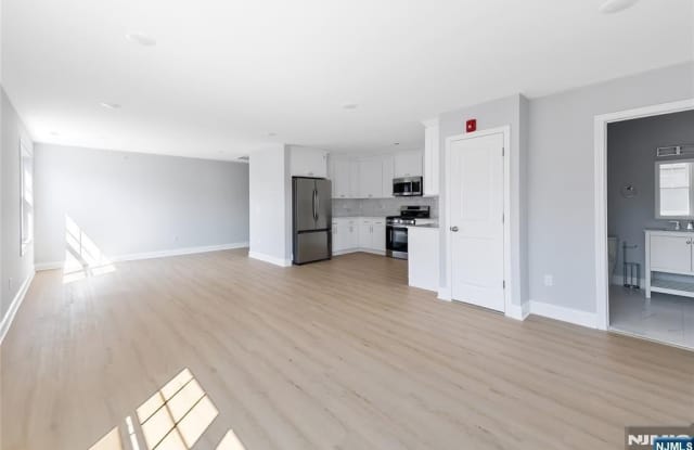 110 Madison Street 5