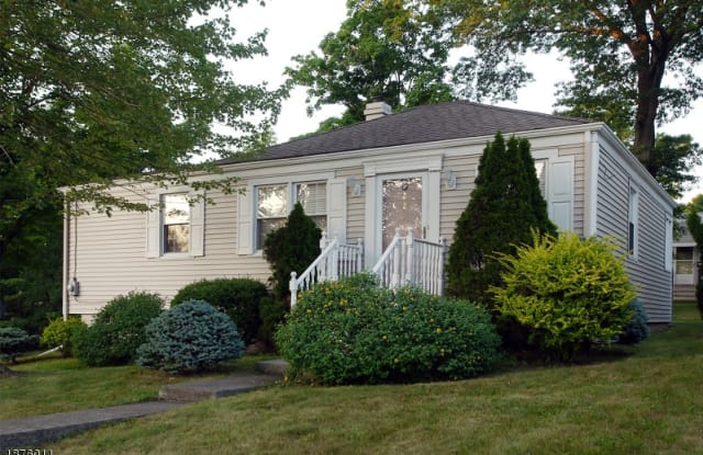 228 LIVINGSTON AVE - 228 Livingston Avenue, New Providence, NJ 07974