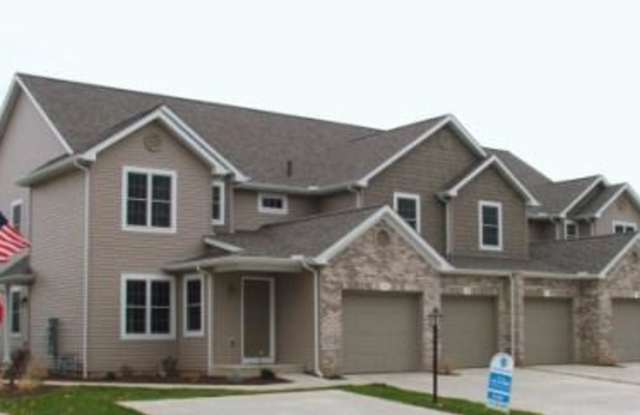 3 Bedroom Condo Overlooking Pond!