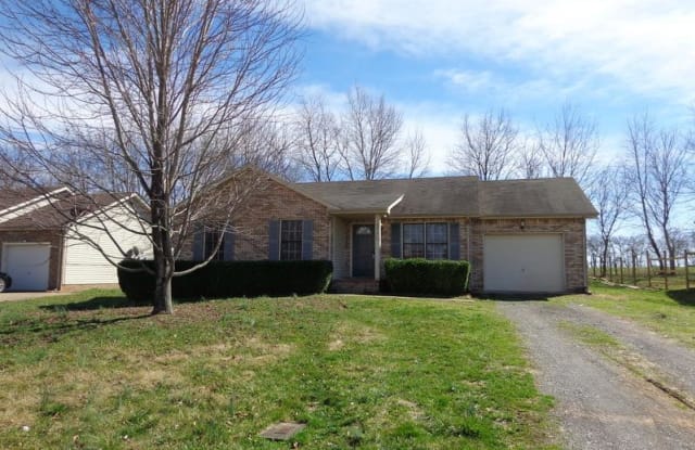 3216 S Senseney Cir - 3216 North Senseney Circle, Clarksville, TN 37042