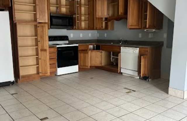 121 West Ashland Avenue