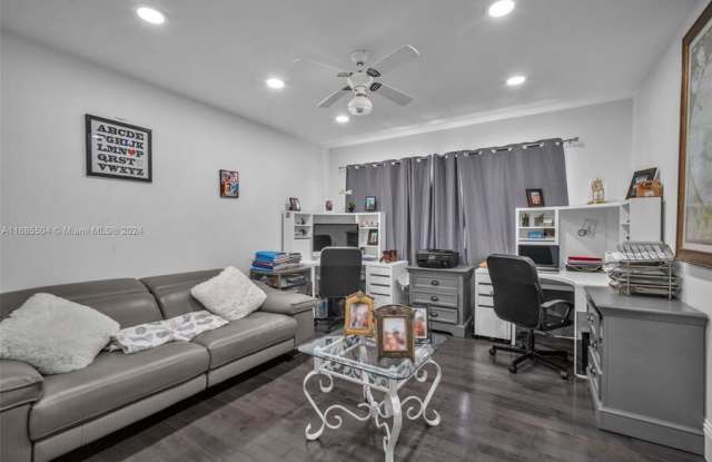 835 Nw 41st Court