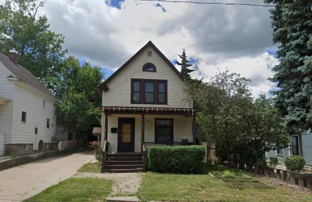 Three Bedroom on Main St - Near Athletic Campus! | JOIN THE WAITLIST TODAY!