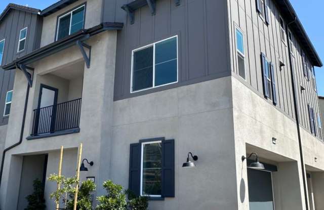 Modern Eastvale Home with Solar, EV Battery Backup & Resort-Style HOA Amenities