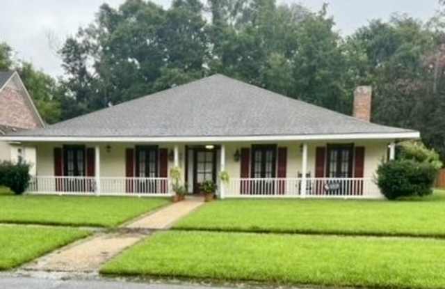 Photo of Beautifully updated large 4BR house in Woodland Ridge near Episcopal School