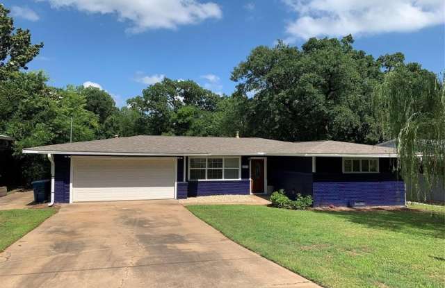 1012 S Maurice Avenue