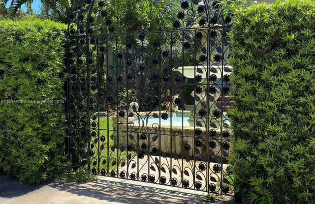 40 Almeria Ave