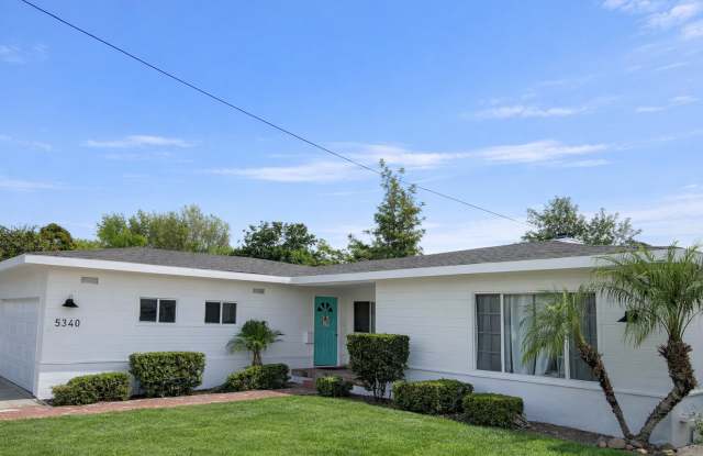 Great Views! Large 5 Bed 2 Bath House with a Quick Walk to Campus!! (Lease out, pending signatures. Check back in a few days!)