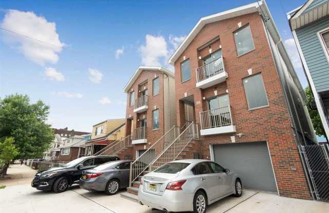 85 CORBIN AVE