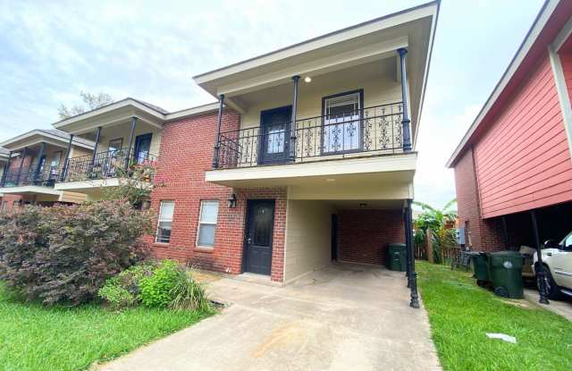 Move-In Special! Spacious 2-Bed, 2.5-Bath Townhouse – Walk to McNeese State University!