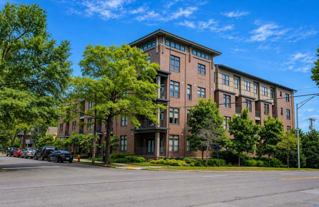 1 Bedroom, 1 Bathroom Condo w/ Secure Parking Garage - Walk to Vandy, Belmont & Hillsboro Village
