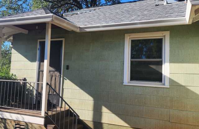 $500 MOVE-IN CREDIT! Updated Home with lots of Extras!