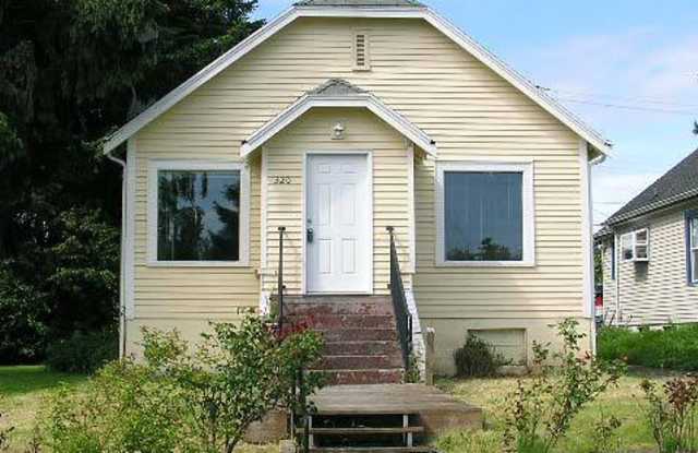 320 E Street, Blaine