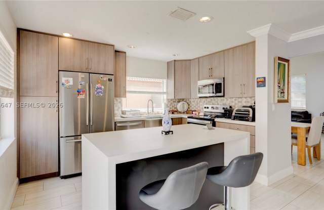 1237 NW 125th Ter