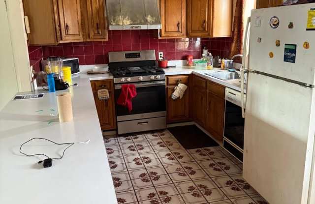 1211 E JOHNSON STREET