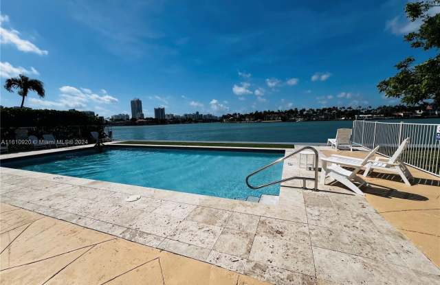 960 Bay Dr