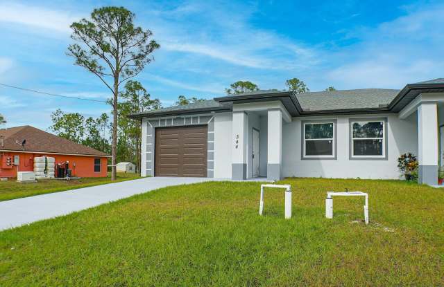 High Quality New construction Duplex 3 beds 2 baths in Lehigh Acres