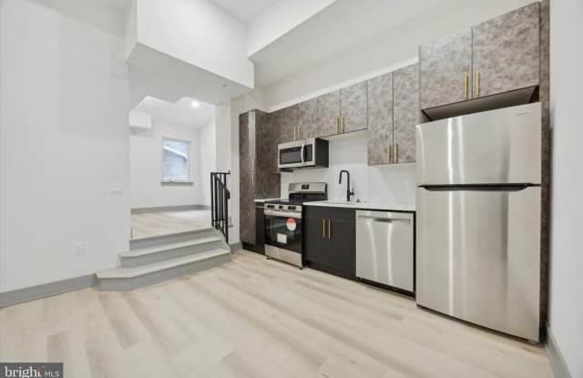 251 S 12TH ST unit: 1