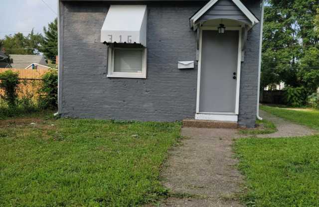 316 W 7th St