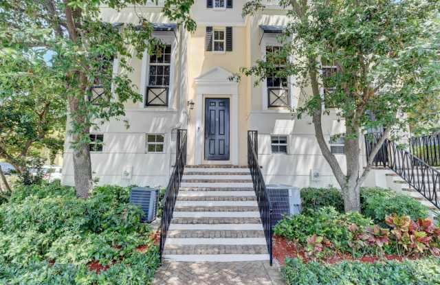 75 NE 5th Avenue NE