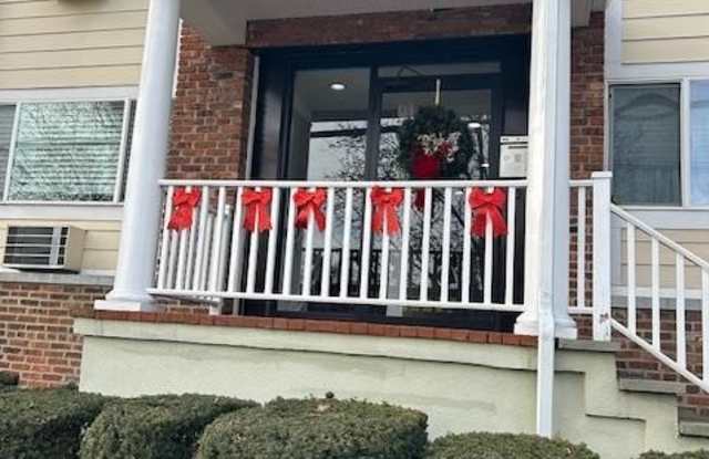 Photo of 717 Willis Avenue unit: 4B